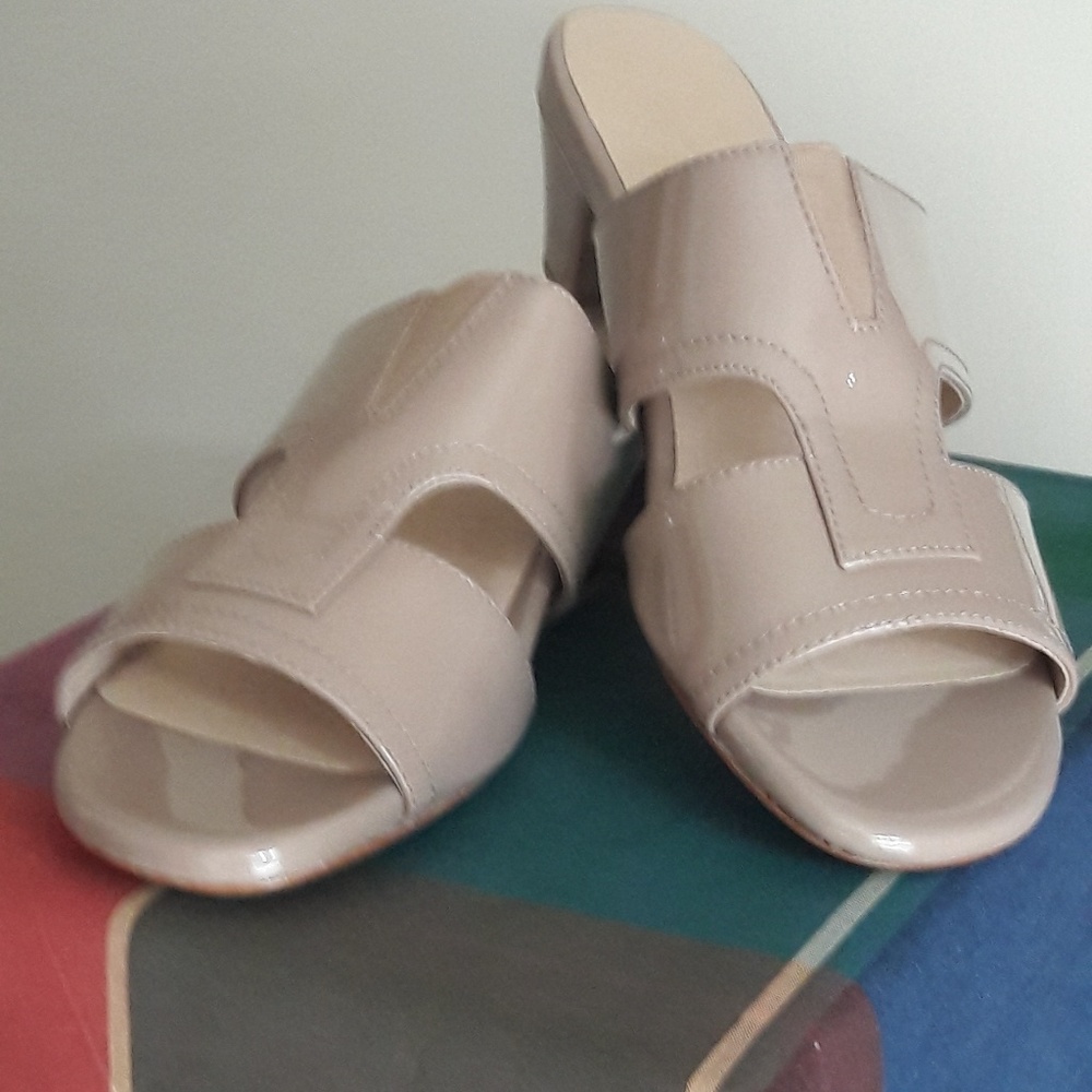 Taryn Rose T-strap Sandal